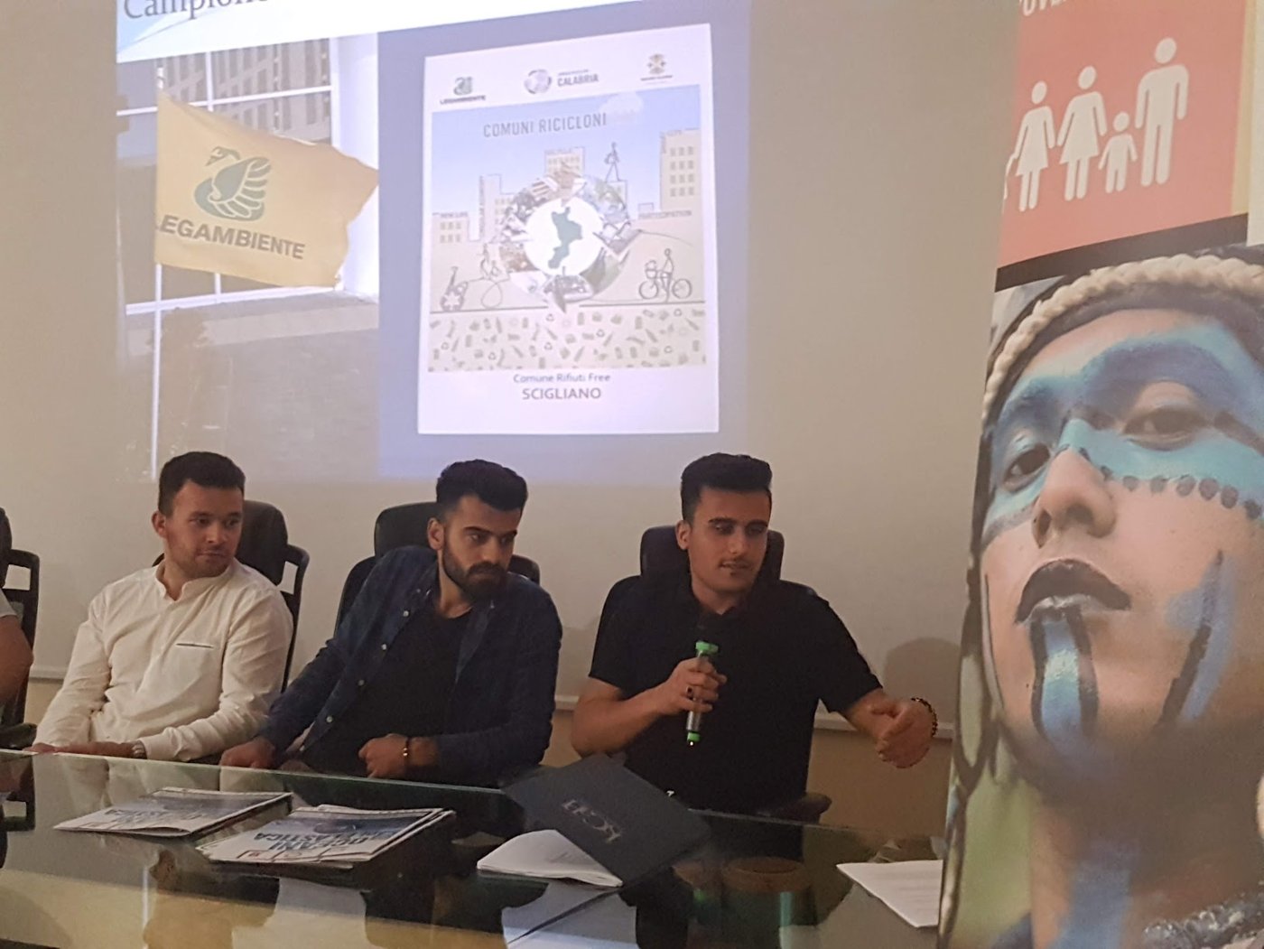 Gli studenti al tavolo dei relatori